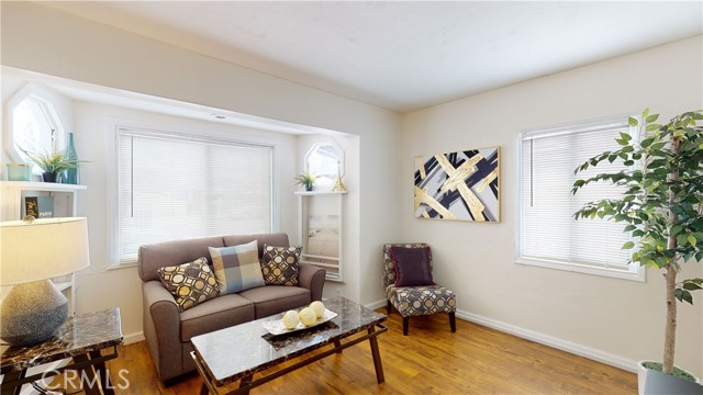 4848 117th St, Hawthorne CA: https://media.crmls.org/medias/4ce91941-ee68-45ba-a552-18c73bdc9e6b.jpg