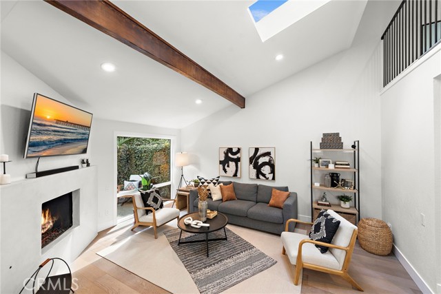 Detail Gallery Image 3 of 35 For 12628 Newport Ave, Tustin,  CA 92780 - 2 Beds | 2/1 Baths