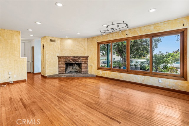 Detail Gallery Image 7 of 45 For 820 Law St, San Diego,  CA 92109 - 4 Beds | 2 Baths