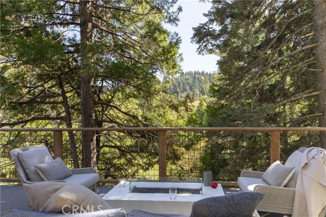 Detail Gallery Image 15 of 31 For 388 Primrose Cir, Lake Arrowhead,  CA 92352 - 6 Beds | 5 Baths