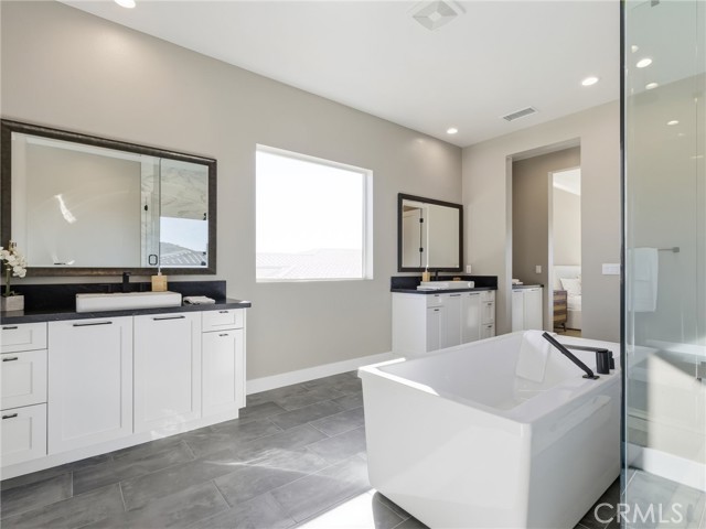 Detail Gallery Image 28 of 41 For 11913 Red Hawk Ln, Porter Ranch,  CA 91326 - 5 Beds | 5/1 Baths