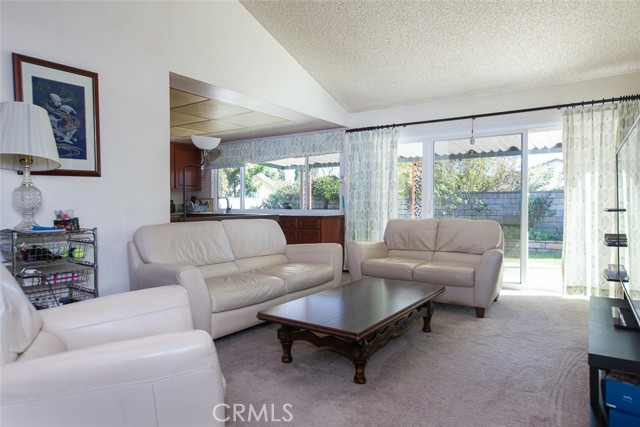 Detail Gallery Image 9 of 22 For 1316 Holly Leaf Way, Diamond Bar,  CA 91765 - 4 Beds | 2 Baths