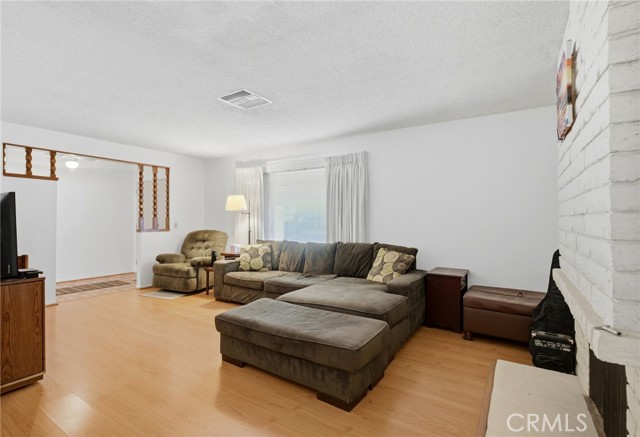 Detail Gallery Image 5 of 27 For 615 Kerilyn Ln, Hemet,  CA 92544 - 2 Beds | 2 Baths