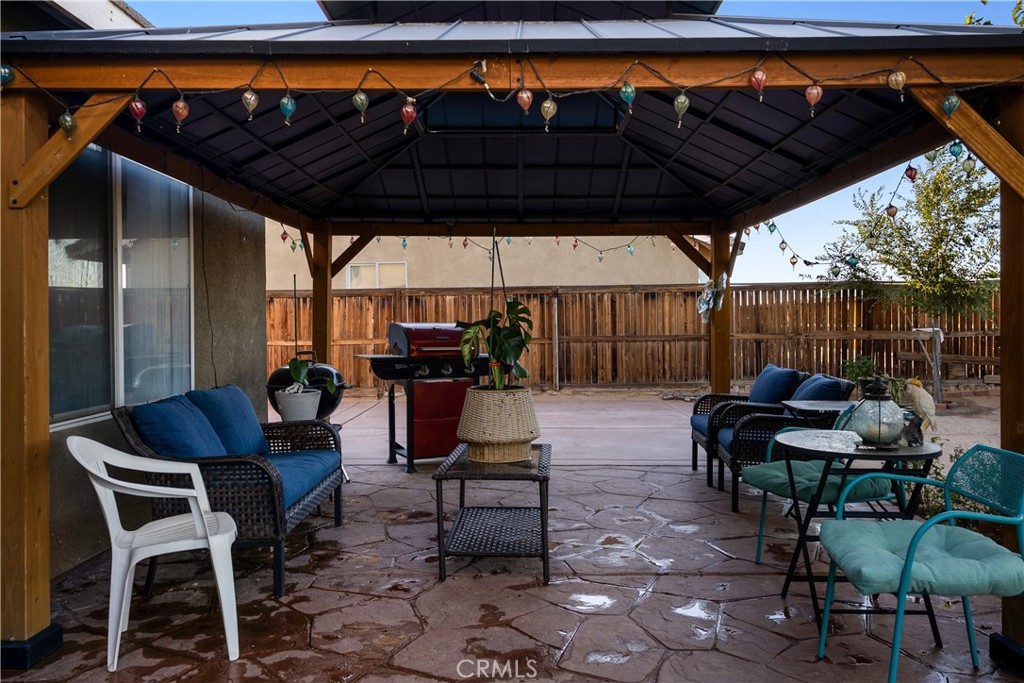 https://media.crmls.org/medias/4cebb0c3-ff27-4698-a397-7745ea1716a5.jpg?preset=X-Large