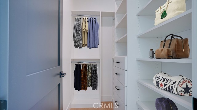 Detail Gallery Image 29 of 68 For 6250 Lindley Ave, Encino,  CA 91316 - 4 Beds | 3/1 Baths