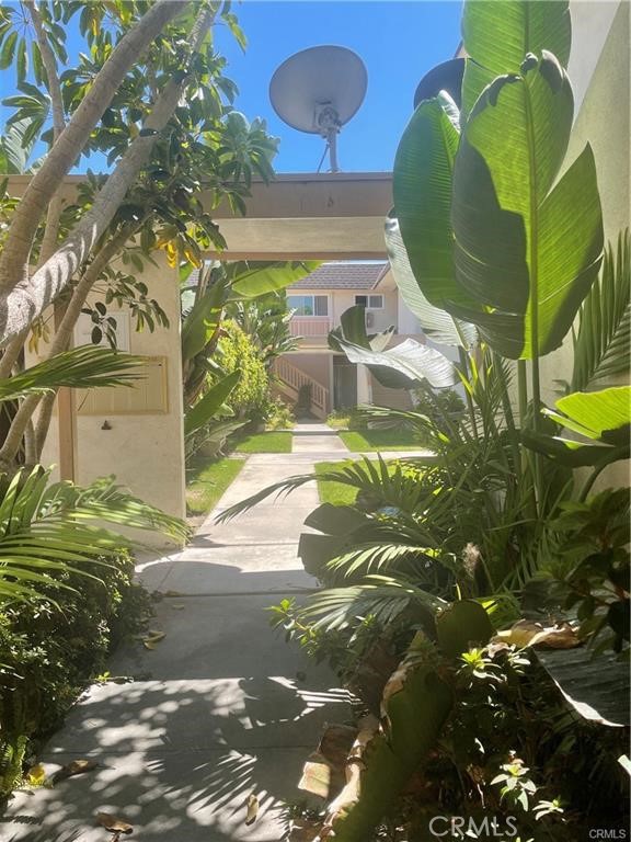 Detail Gallery Image 18 of 19 For 730 Amigos Way #1,  Newport Beach,  CA 92660 - 2 Beds | 2 Baths