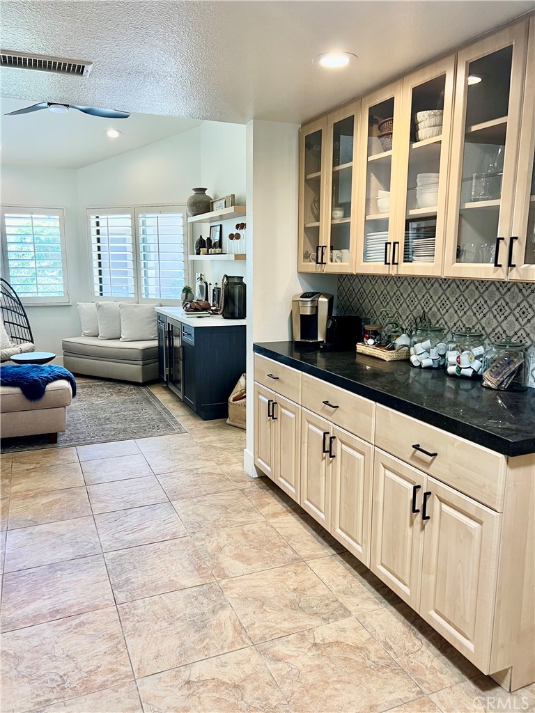 https://media.crmls.org/medias/4cecd4b8-dfb2-405d-9485-ff56ecdd1272.jpg?preset=X-Large