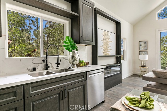 1670 Grass Valley Road, Lake Arrowhead CA: https://media.crmls.org/medias/4cecdb2b-7c83-4678-9973-e12eb2365802.jpg