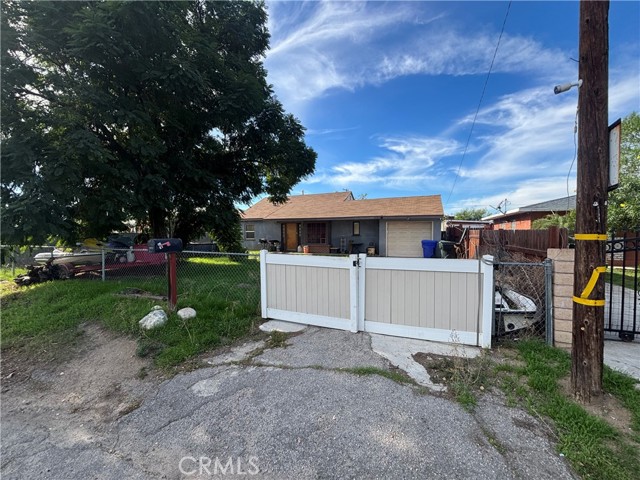 Detail Gallery Image 3 of 15 For 7474 Elmwood, San Bernardino,  CA 92410 - 3 Beds | 1 Baths