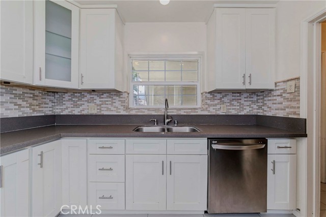 Detail Gallery Image 11 of 52 For 2944 Mayfield Ave, La Crescenta,  CA 91214 - 3 Beds | 2 Baths