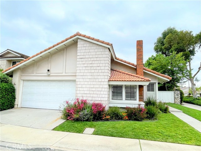 Detail Gallery Image 1 of 30 For 17 Fallbrook, Irvine,  CA 92604 - 3 Beds | 2 Baths