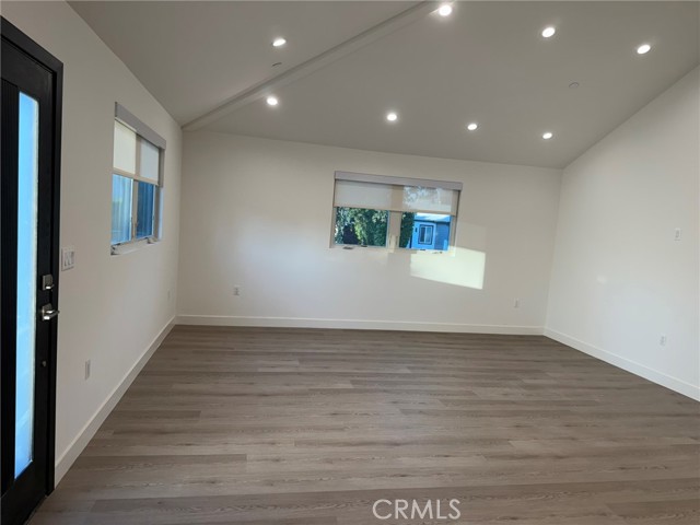 Detail Gallery Image 5 of 22 For 5972 Jamieson Ave, Encino,  CA 91316 - 3 Beds | 3 Baths