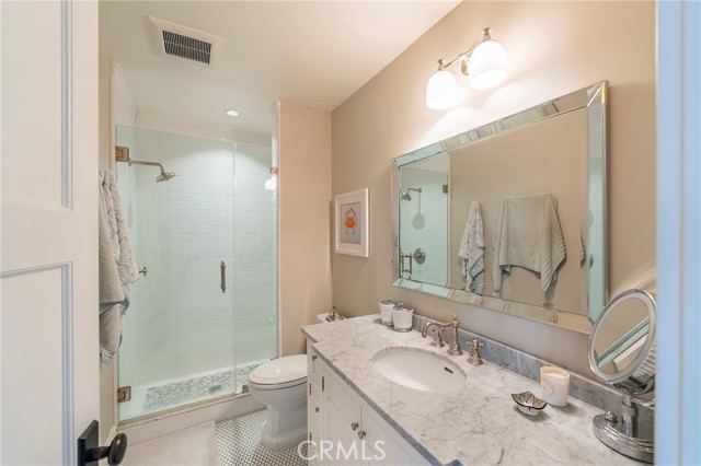 4 Santa Cruz Court, Manhattan Beach CA: https://media.crmls.org/medias/4cefbf8b-8580-4815-acde-b1805e7d1944.jpg
