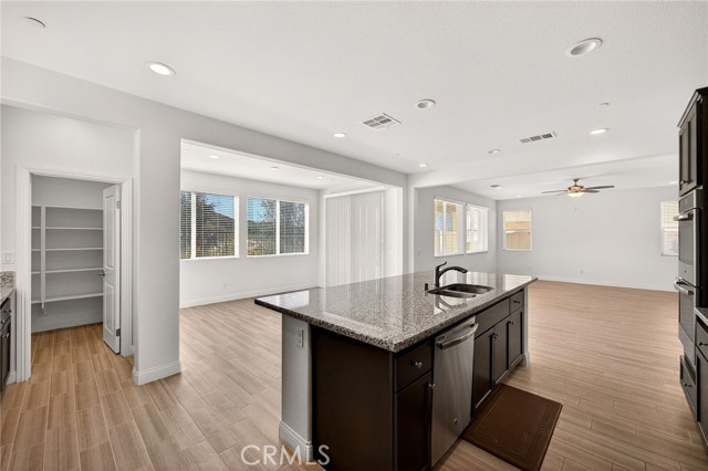 Detail Gallery Image 15 of 75 For 24429 Payton Dr, Lake Elsinore,  CA 92532 - 4 Beds | 3 Baths