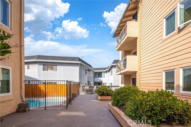 6151 Canterbury Drive, Culver City CA: https://media.crmls.org/medias/4cefe82b-58f0-4c72-b3e8-62833130fb31.jpg
