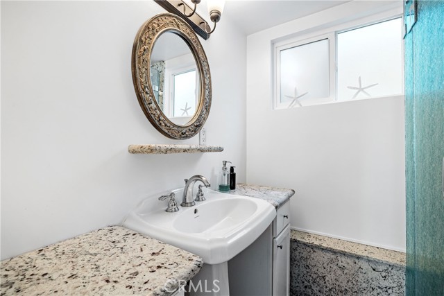 319 26th Place, Manhattan Beach, California 90266, 3 Bedrooms Bedrooms, ,2 BathroomsBathrooms,Residential,Sold,26th,SB22115573