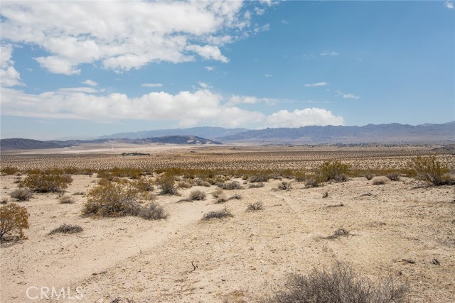 6789 La Brisa Drive, Joshua Tree CA: https://media.crmls.org/medias/4cf05242-fa60-426b-9ea9-2009102f7c27.jpg