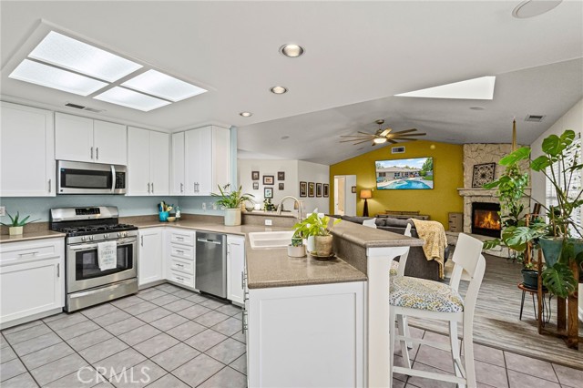 204 Crater Lake Drive, Chico CA: https://media.crmls.org/medias/4cf05262-720c-4ccd-997b-8cd6eb560fb6.jpg
