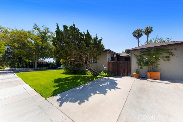 Detail Gallery Image 3 of 25 For 206 S Center St, Orange,  CA 92866 - 4 Beds | 3/1 Baths