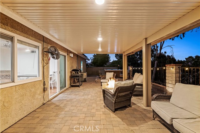 21742 Grovepark Drive, Saugus CA: https://media.crmls.org/medias/4cf11c9e-c11a-4ee8-a280-b1812d54c0c0.jpg