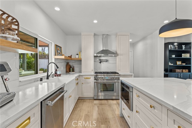 240 W Gainsborough Road, Thousand Oaks CA: https://media.crmls.org/medias/4cf13424-9aea-423d-a2f7-b5bb88604b15.jpg