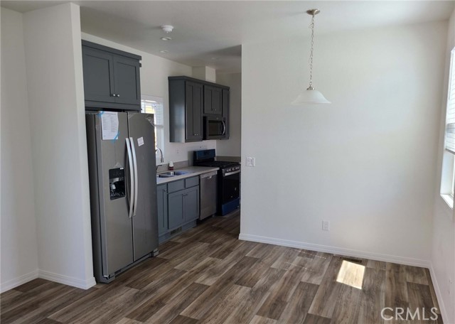 Detail Gallery Image 7 of 21 For 7650 Balboa Bld #56,  Van Nuys,  CA 91406 - 2 Beds | 1 Baths