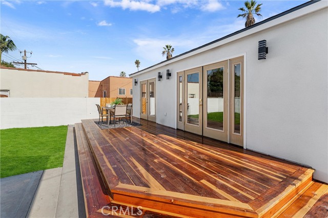 3945 S Norton Avenue, Los Angeles CA: https://media.crmls.org/medias/4cf173be-5483-489f-b3ae-8de4c767177f.jpg