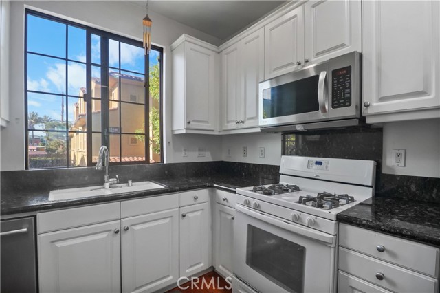 Detail Gallery Image 7 of 26 For 252 Soco Dr, Fullerton,  CA 92832 - 4 Beds | 3 Baths