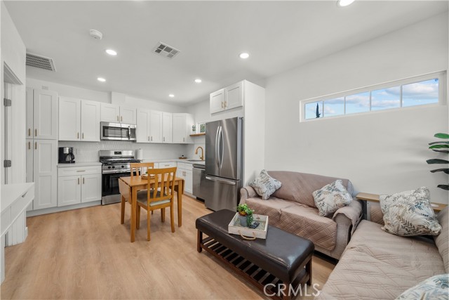 Detail Gallery Image 12 of 28 For 20127 Citronia, Chatsworth,  CA 91311 - 1 Beds | 1 Baths