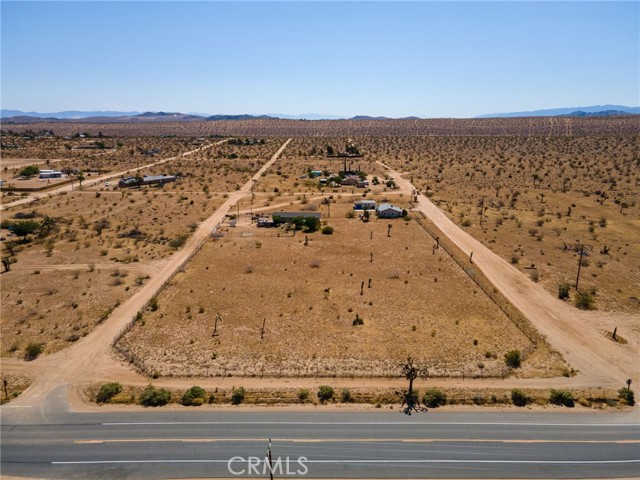 Detail Gallery Image 1 of 17 For 1687 Old Woman Springs Rd, Yucca Valley,  CA 92284 - 3 Beds | 2 Baths