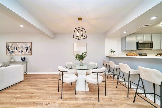 Detail Gallery Image 7 of 28 For 3130 Montrose Ave #102,  La Crescenta,  CA 91214 - 3 Beds | 2/1 Baths