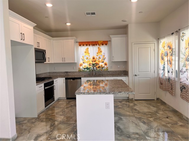 13876 Vantage Street, Moreno Valley CA: https://media.crmls.org/medias/4cf4b90c-b2d1-4c43-834b-4a04e8c0ea21.jpg