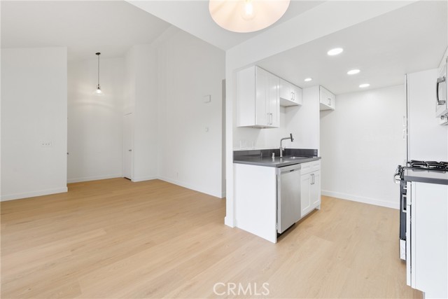 Detail Gallery Image 4 of 16 For 521 W Wilson St #A201,  Costa Mesa,  CA 92627 - 1 Beds | 1 Baths