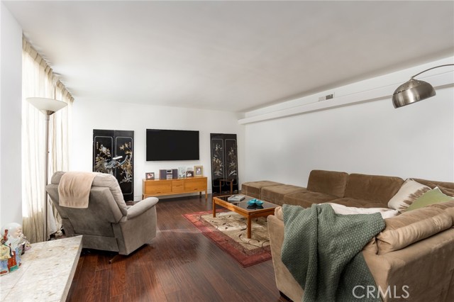 Detail Gallery Image 25 of 32 For 615 E Olive a,  Burbank,  CA 91501 - 2 Beds | 2 Baths