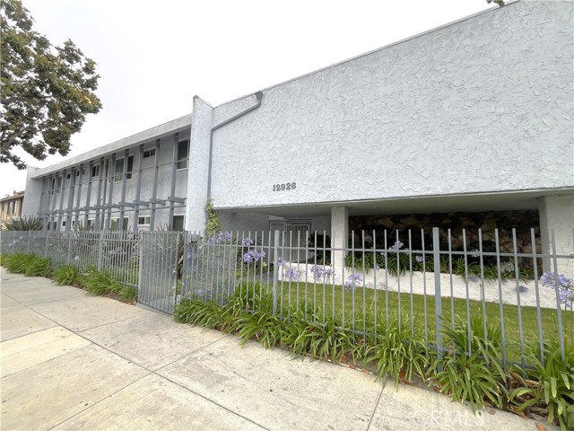 12926 Doty Avenue, Hawthorne CA: https://media.crmls.org/medias/4cf63b8f-5bb6-45b2-961c-ba4f7e29c5b3.jpg