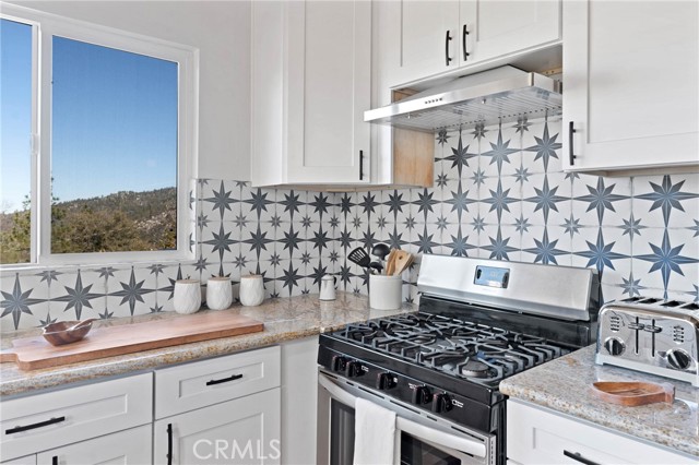 Detail Gallery Image 9 of 16 For 54330 Tahquitz View Dr, Idyllwild,  CA 92549 - 2 Beds | 2 Baths