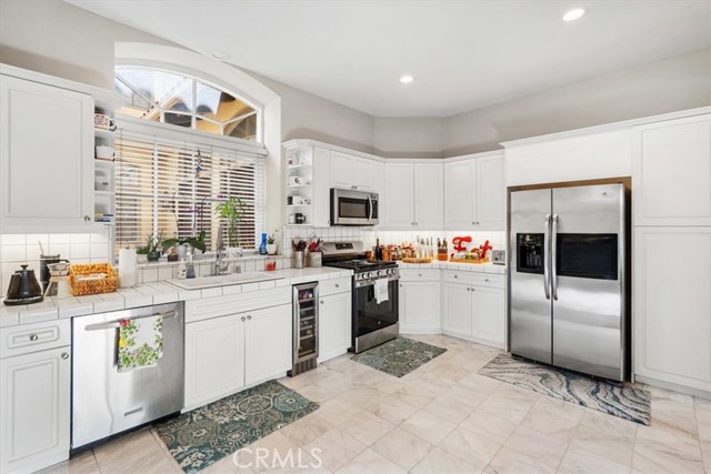 Detail Gallery Image 6 of 18 For 723 S Broadway, Redondo Beach,  CA 90277 - 4 Beds | 3/1 Baths