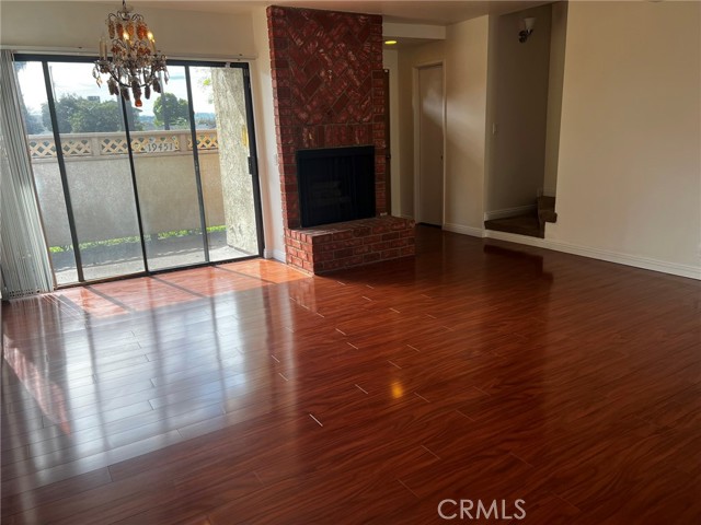 Detail Gallery Image 4 of 40 For 19451 Sherman Way #501,  Reseda,  CA 91335 - 3 Beds | 2/1 Baths