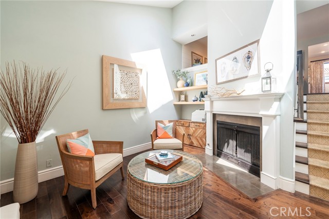 4 Santa Cruz Court, Manhattan Beach CA: https://media.crmls.org/medias/4cf96e30-7e8c-4d6f-94c4-b4953bbc3866.jpg
