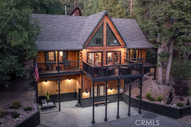 893 Silver Tip Drive, Big Bear CA: https://media.crmls.org/medias/4cf9e39d-b6c7-4c07-a5e1-83b9dd546c63.jpg
