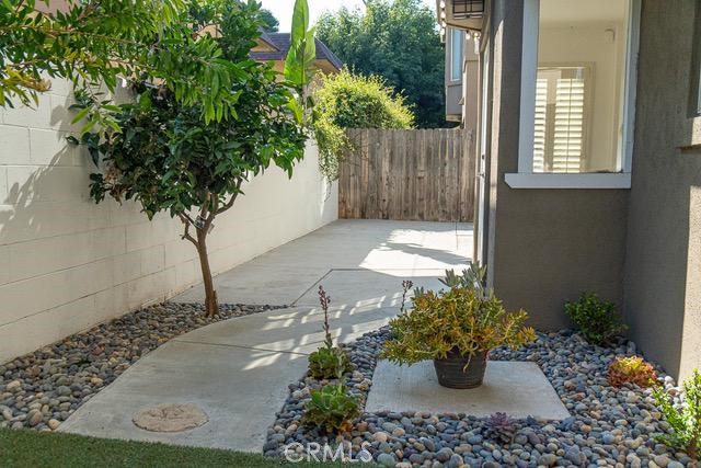 Detail Gallery Image 2 of 11 For 2557 Orange #D Ave #D,  Costa Mesa,  CA 92627 - 3 Beds | 2/1 Baths