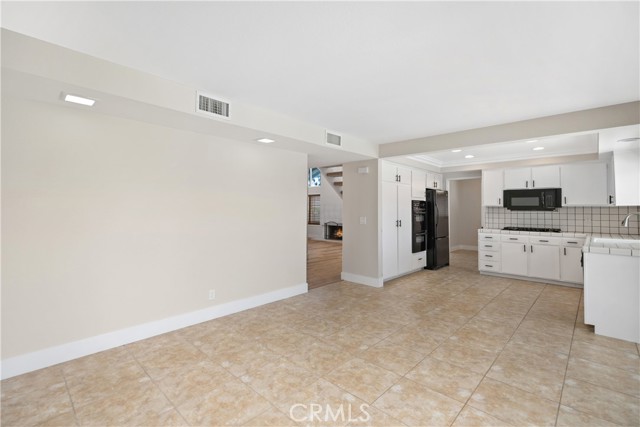 25702 Nugget, Lake Forest CA: https://media.crmls.org/medias/4cfcdf80-1626-4107-8007-f201c468137d.jpg
