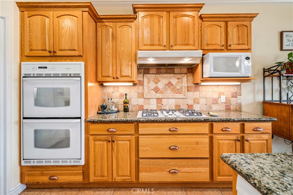 https://media.crmls.org/medias/4cfcebe5-a006-4304-8572-31535c285378.jpg?preset=X-Large