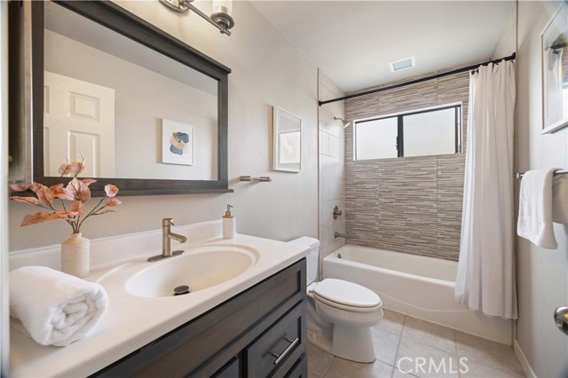 Detail Gallery Image 18 of 34 For 2317 Carnegie Ln #B,  Redondo Beach,  CA 90278 - 3 Beds | 2/1 Baths