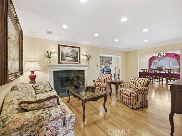 Detail Gallery Image 3 of 12 For 11614 Ostrom, Granada Hills,  CA 91344 - 4 Beds | 2 Baths