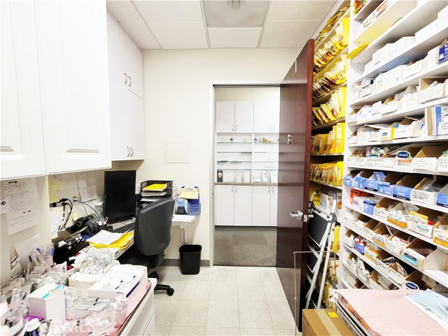 22 Odyssey, Irvine CA: https://media.crmls.org/medias/4cfec92a-96d6-44e2-bd9d-0dc477762696.jpg