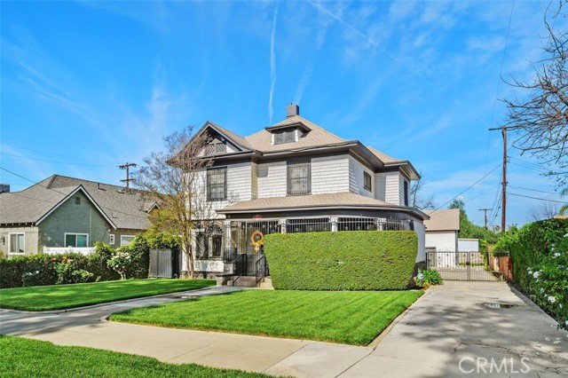 Detail Gallery Image 2 of 40 For 4771 Victoria Ave, Riverside,  CA 92507 - 5 Beds | 2 Baths