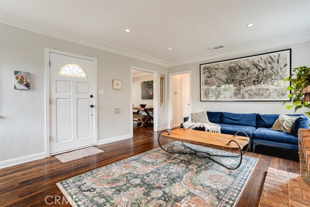 516 S Sparks S Street, Burbank CA: https://media.crmls.org/medias/4cff040c-8ba7-4945-81a7-51a2efbef342.jpg