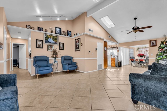 25790 Parada, Valencia CA: https://media.crmls.org/medias/4cff2ba4-dab6-4a12-901d-18b56f3b5832.jpg