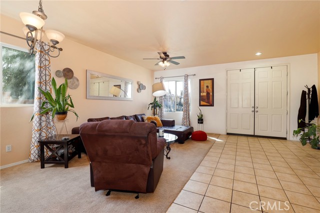 Detail Gallery Image 6 of 38 For 44232 Sunmist Ct, Lancaster,  CA 93535 - 5 Beds | 2/1 Baths